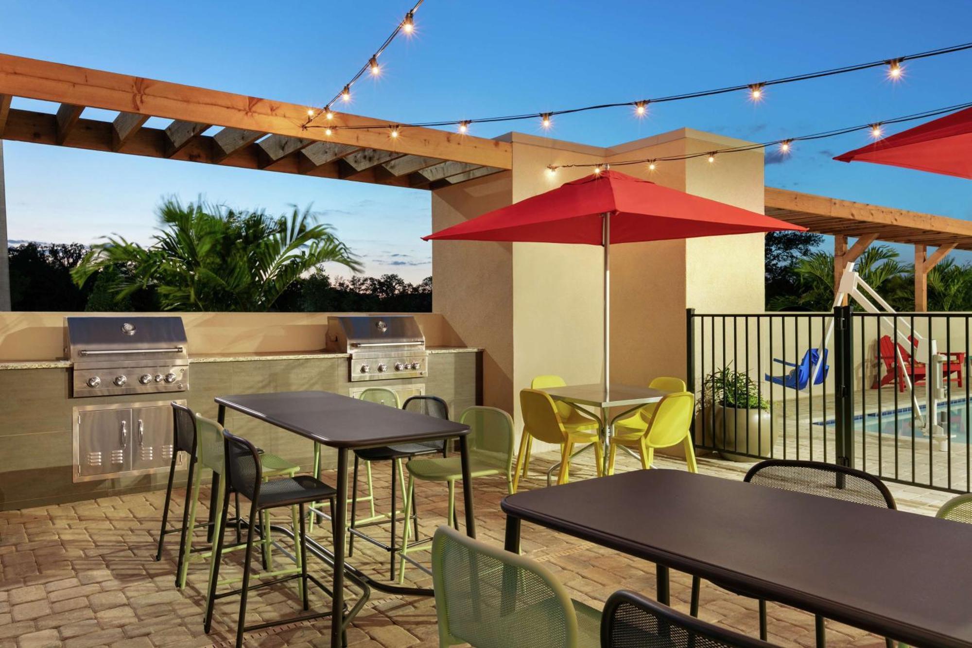 Home2 Suites By Hilton Brandon Tampa Exterior photo